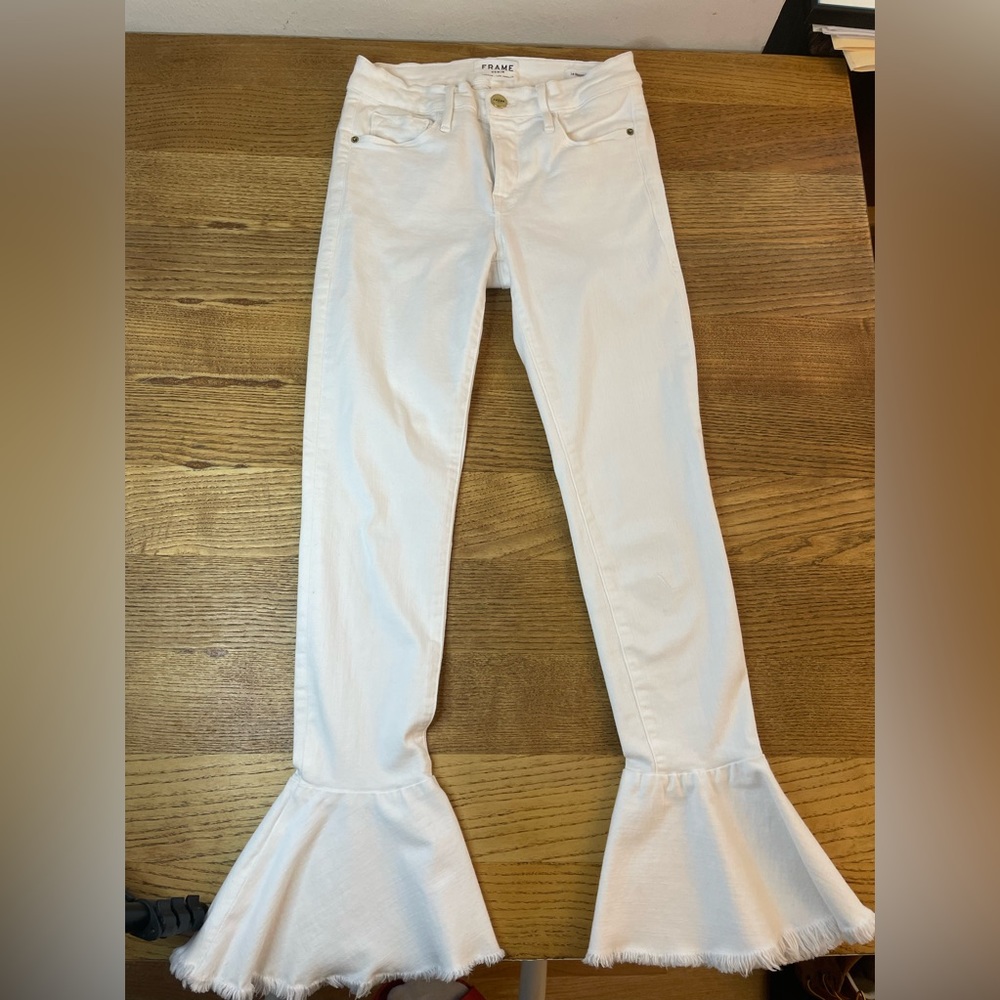 FRAME Denim White Jeans with belled frayed bottoms sz 25
